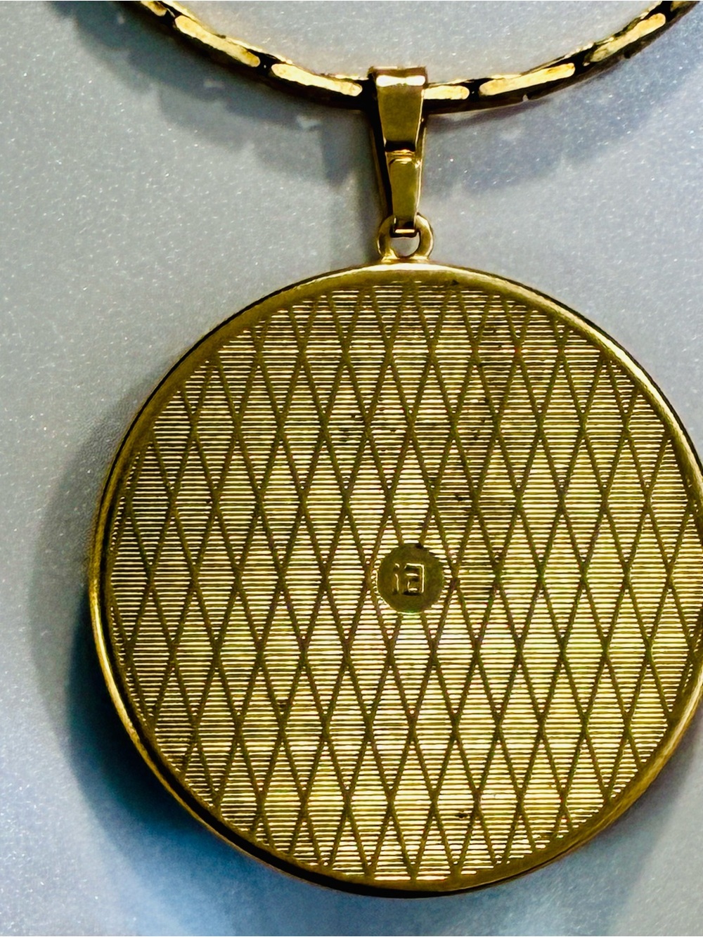 VTG Damascene Gold-Tone Star Medallion Pendant Necklace - INCLUDES CHAIN LINK - Picture 3 of 15